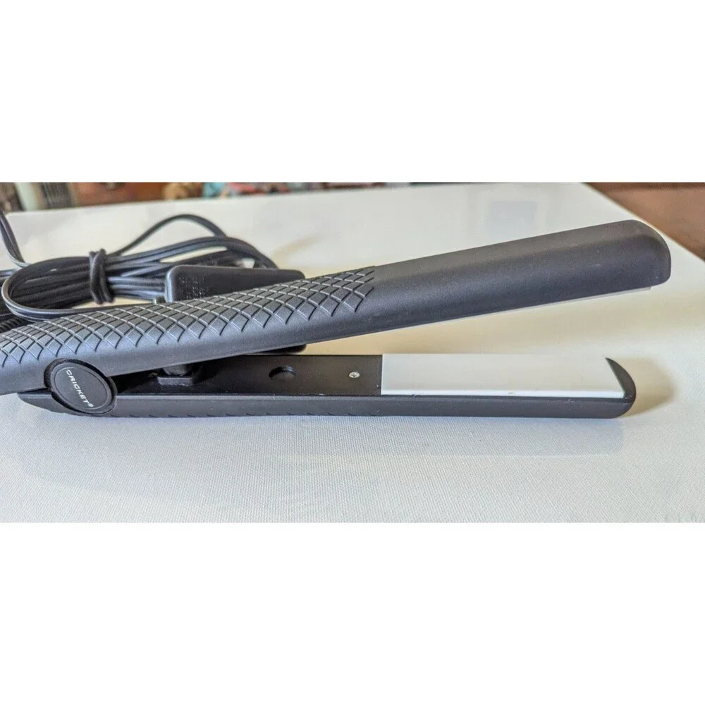 Cricket Ceramic Straightening Iron Cricket Swivel Handle *Works